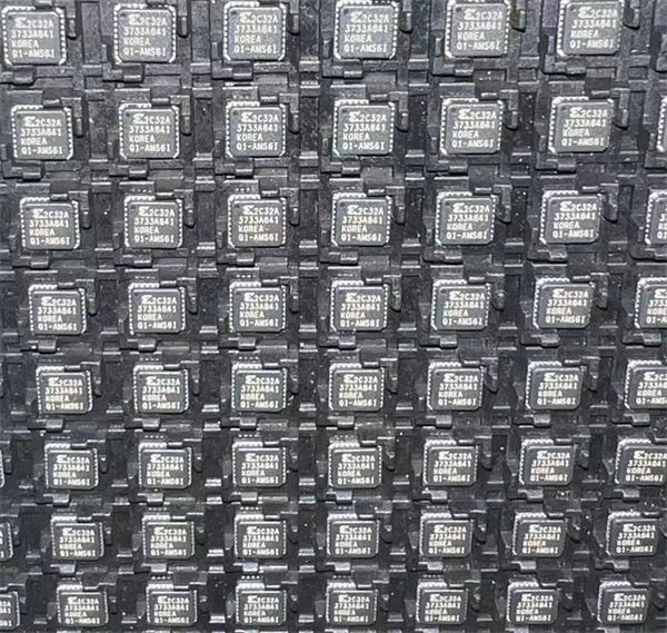 ϻ